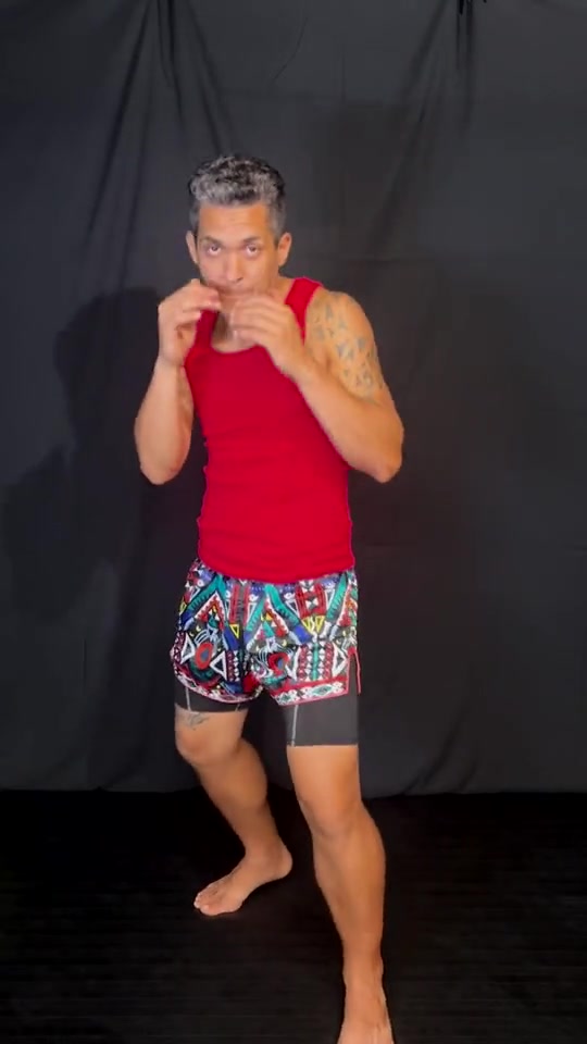 Rob demonstrating the shoulder roll overhand lesson